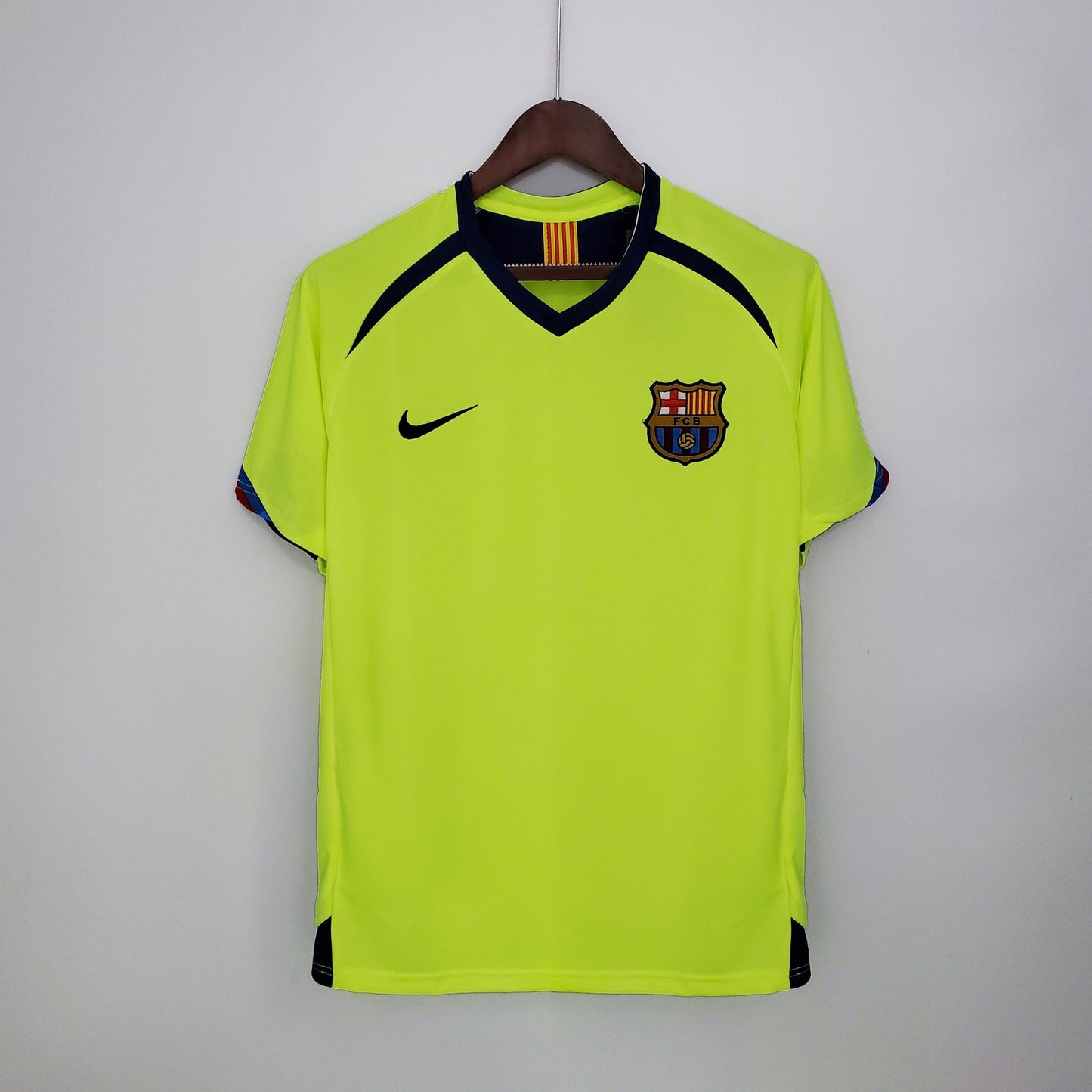 2005/2006 Retro Barcelona Away Football Shirt 1:1 Thai Quality